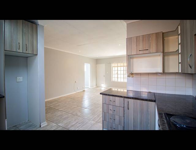 2 BEDROOM SECTIONAL TITLE FOR SALE IN SUNAIR PARK